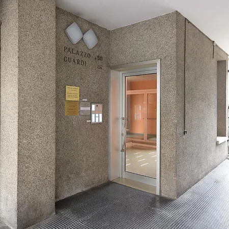Queen Gabrielle Apartment