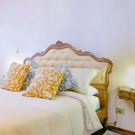 Queen Gabrielle Venice