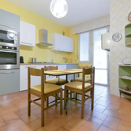 Queen Gabrielle Apartment