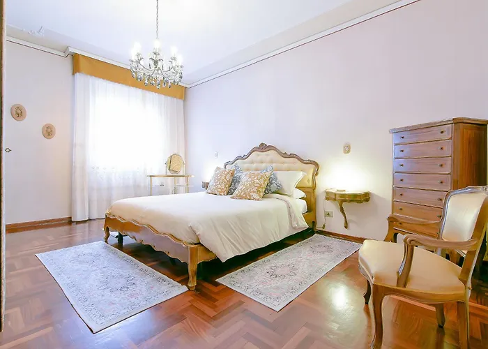 Queen Gabrielle Apartment Venice