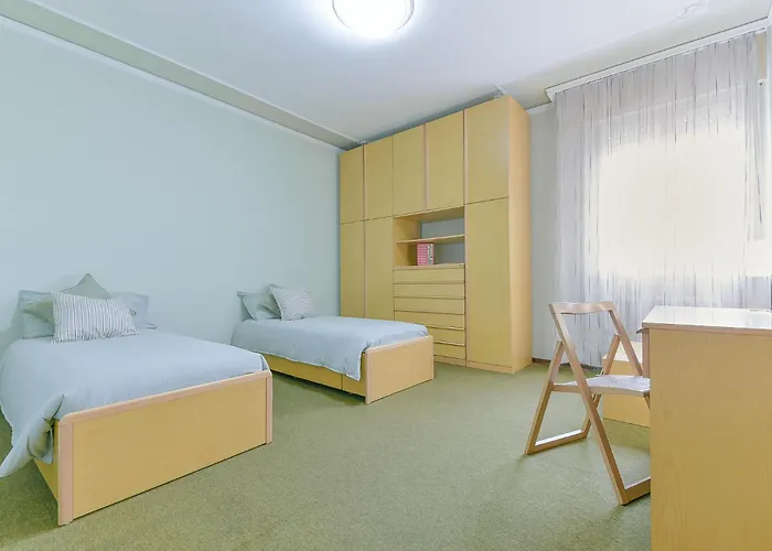 Queen Gabrielle Apartment